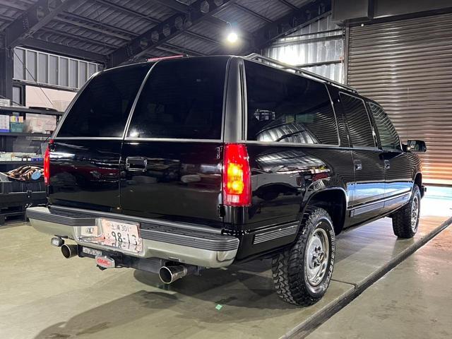 GMCサバーバン 実走行車両 ユーザー様買取車 カーファックス&オートチェックあり GM純正16インチ鉄ホイール タイヤ4本新品 社外2本出しマフラー 令和6年10月全塗装済み 3ナンバー登録車(29枚目)