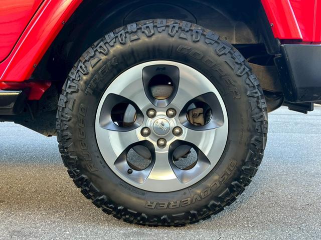 ジープ・ラングラーアンリミテッド サハラ　正規ディーラー車　実走行車両　ユーザー様委託車両　背面タイヤ　カロッツェリアナビ　Ｂカメラ＆サイドカメラ　３ナンバー（16枚目）