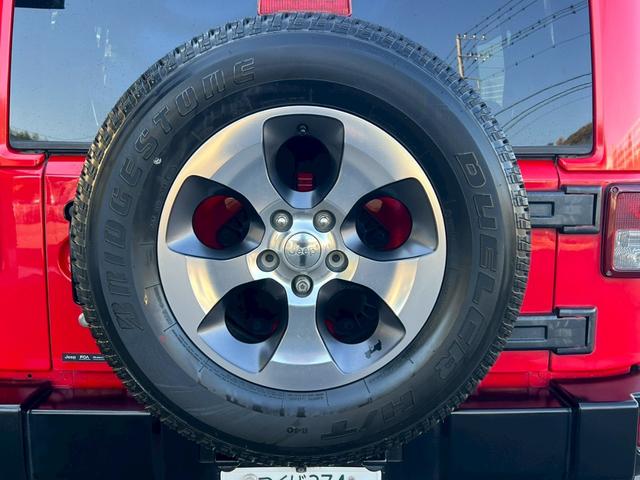 ジープ・ラングラーアンリミテッド サハラ　正規ディーラー車　実走行車両　ユーザー様委託車両　背面タイヤ　カロッツェリアナビ　Ｂカメラ＆サイドカメラ　３ナンバー（21枚目）