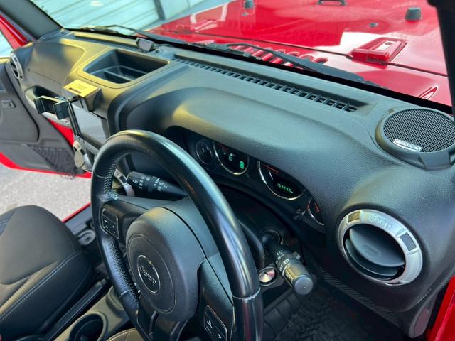 ジープ・ラングラーアンリミテッド サハラ　正規ディーラー車　実走行車両　ユーザー様委託車両　背面タイヤ　カロッツェリアナビ　Ｂカメラ＆サイドカメラ　３ナンバー（24枚目）