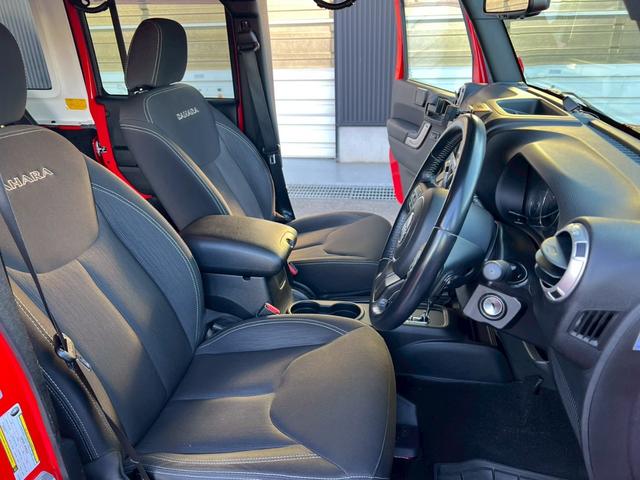 ジープ・ラングラーアンリミテッド サハラ　正規ディーラー車　実走行車両　ユーザー様委託車両　背面タイヤ　カロッツェリアナビ　Ｂカメラ＆サイドカメラ　３ナンバー（27枚目）