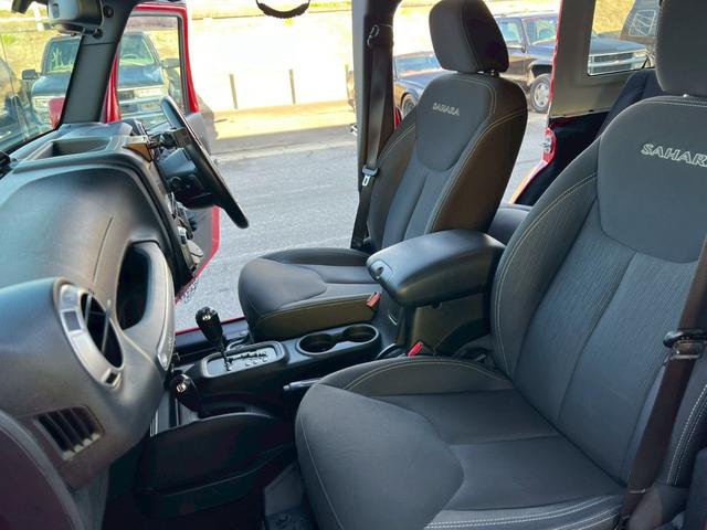 ジープ・ラングラーアンリミテッド サハラ　正規ディーラー車　実走行車両　ユーザー様委託車両　背面タイヤ　カロッツェリアナビ　Ｂカメラ＆サイドカメラ　３ナンバー（28枚目）