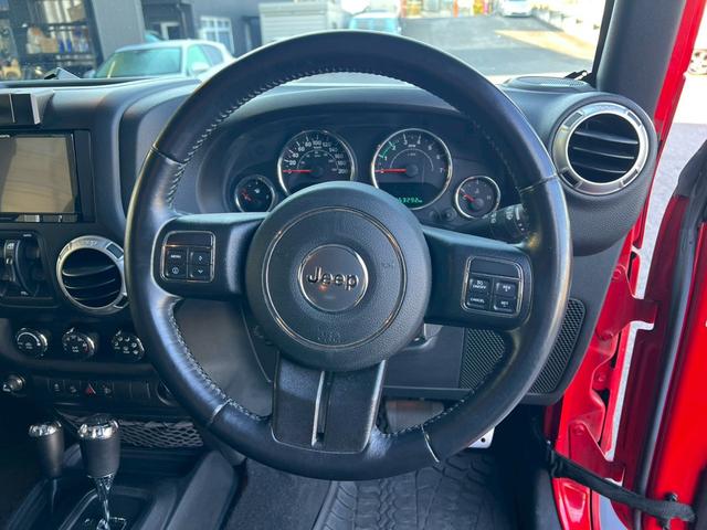 ジープ・ラングラーアンリミテッド サハラ　正規ディーラー車　実走行車両　ユーザー様委託車両　背面タイヤ　カロッツェリアナビ　Ｂカメラ＆サイドカメラ　３ナンバー（31枚目）