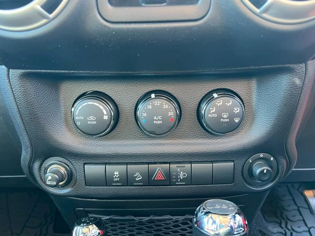 ジープ・ラングラーアンリミテッド サハラ　正規ディーラー車　実走行車両　ユーザー様委託車両　背面タイヤ　カロッツェリアナビ　Ｂカメラ＆サイドカメラ　３ナンバー（33枚目）