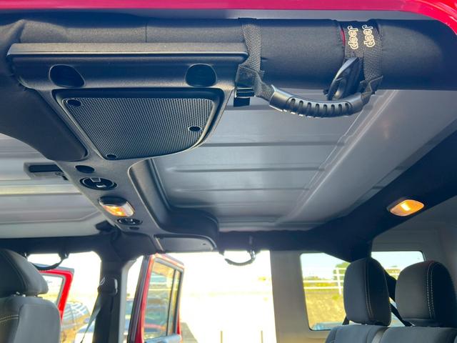 ジープ・ラングラーアンリミテッド サハラ　正規ディーラー車　実走行車両　ユーザー様委託車両　背面タイヤ　カロッツェリアナビ　Ｂカメラ＆サイドカメラ　３ナンバー（38枚目）