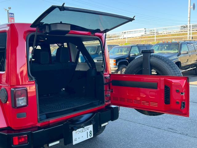 ジープ・ラングラーアンリミテッド サハラ　正規ディーラー車　実走行車両　ユーザー様委託車両　背面タイヤ　カロッツェリアナビ　Ｂカメラ＆サイドカメラ　３ナンバー（40枚目）
