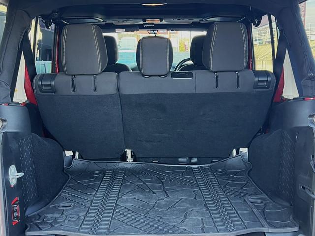 ジープ・ラングラーアンリミテッド サハラ　正規ディーラー車　実走行車両　ユーザー様委託車両　背面タイヤ　カロッツェリアナビ　Ｂカメラ＆サイドカメラ　３ナンバー（41枚目）