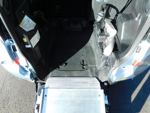 福祉車両 スロープ5人乗り/助手席側リアシート付 ユーザー買取 Wエアバック 電動格納ミラー 横滑り防止装置 KEYレス スローパー車椅子1台 後部座席1席 禁煙車 オーディオ エアコン(50枚目)