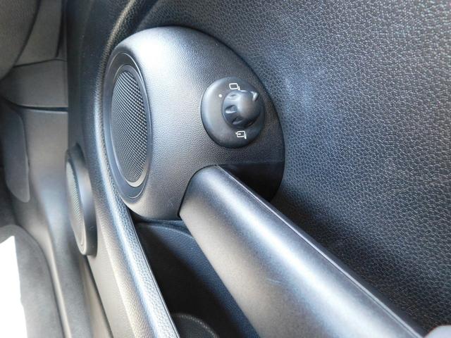クーパー クラブマン 純正フォグランプ スマートキー 運転席・助手席・サイド・カーテンエアバッグ 純正CDオーディオ 横滑り防止装置 電動格納式ドアミラー メンテナンスノート・取扱説明書 禁煙車 プライバシーガラス ABS(11枚目)