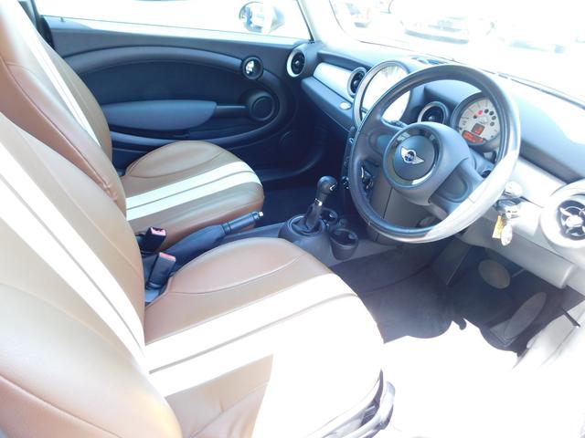 クーパー クラブマン 純正フォグランプ スマートキー 運転席・助手席・サイド・カーテンエアバッグ 純正CDオーディオ 横滑り防止装置 電動格納式ドアミラー メンテナンスノート・取扱説明書 禁煙車 プライバシーガラス ABS(32枚目)