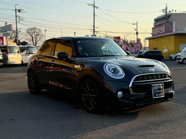 ＭＩＮＩ クーパーＳ　アイドリングＳ　クルコン付き　盗難防止システム　ＢＴオーディオ　ドラレコ　キーレスエントリー　エアコン　パワーステアリング　ターボ車　Ａライト　Ｂカメラ　パワーウィンドウ　電格ミラー　禁煙　ナビ（21枚目）