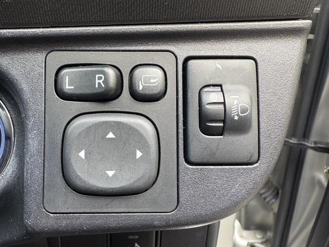 アクア Ｓ　禁煙　キーレスエントリ　安全ボディ　オートライト　ワンオーナー車　オートエアコン　デュアルエアバック　ＥＳＣ　パワーウィンドウ　ＳＲＳ　パワーステアリング　ＡＢＳ　アイストップ（5枚目）