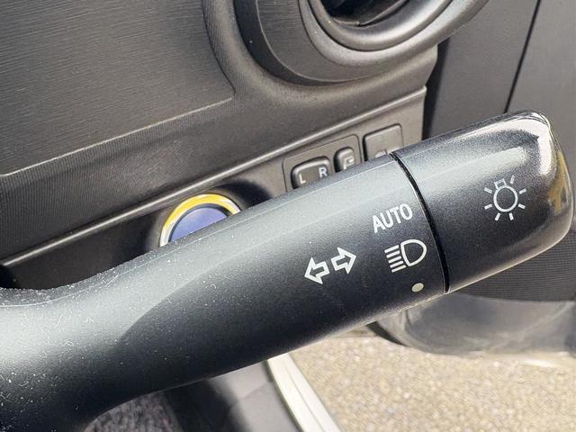 アクア Ｓ　禁煙　キーレスエントリ　安全ボディ　オートライト　ワンオーナー車　オートエアコン　デュアルエアバック　ＥＳＣ　パワーウィンドウ　ＳＲＳ　パワーステアリング　ＡＢＳ　アイストップ（11枚目）