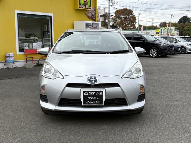 アクア Ｓ　禁煙　キーレスエントリ　安全ボディ　オートライト　ワンオーナー車　オートエアコン　デュアルエアバック　ＥＳＣ　パワーウィンドウ　ＳＲＳ　パワーステアリング　ＡＢＳ　アイストップ（12枚目）