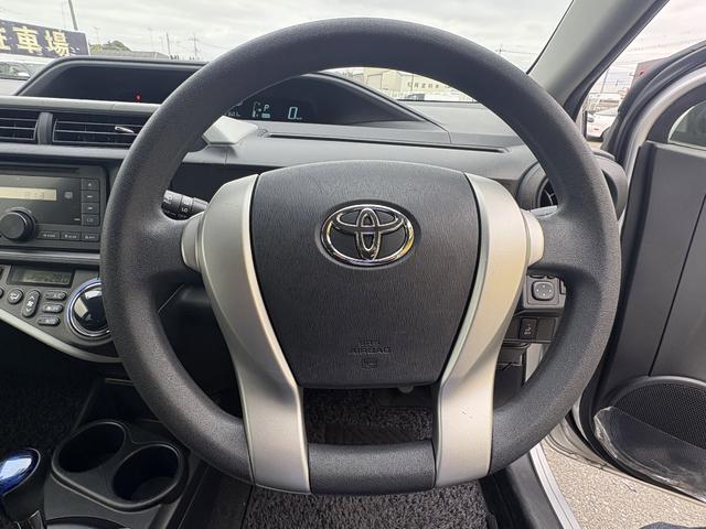 アクア Ｓ　禁煙　キーレスエントリ　安全ボディ　オートライト　ワンオーナー車　オートエアコン　デュアルエアバック　ＥＳＣ　パワーウィンドウ　ＳＲＳ　パワーステアリング　ＡＢＳ　アイストップ（15枚目）