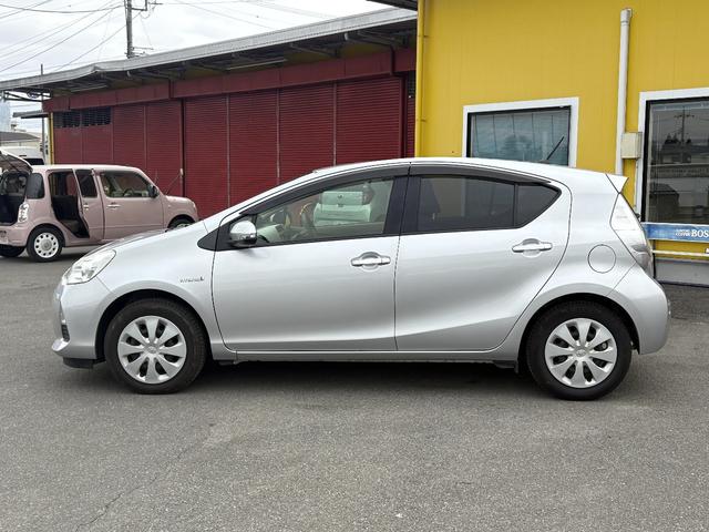 アクア Ｓ　禁煙　キーレスエントリ　安全ボディ　オートライト　ワンオーナー車　オートエアコン　デュアルエアバック　ＥＳＣ　パワーウィンドウ　ＳＲＳ　パワーステアリング　ＡＢＳ　アイストップ（22枚目）