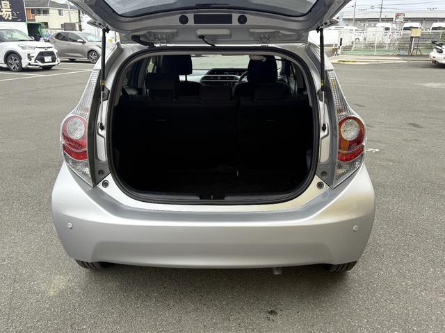 アクア Ｓ　禁煙　キーレスエントリ　安全ボディ　オートライト　ワンオーナー車　オートエアコン　デュアルエアバック　ＥＳＣ　パワーウィンドウ　ＳＲＳ　パワーステアリング　ＡＢＳ　アイストップ（29枚目）