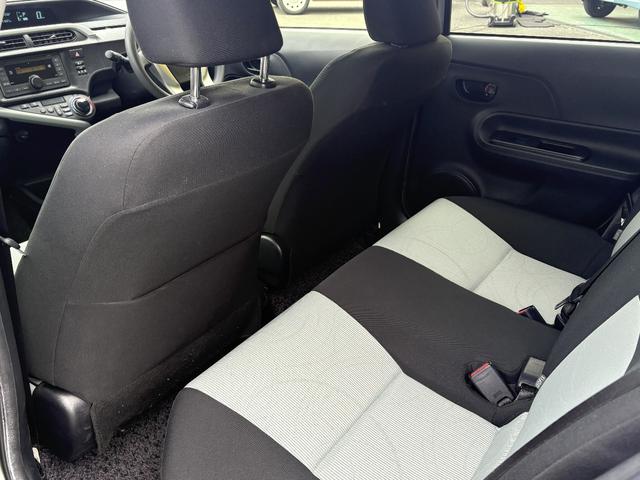 アクア Ｓ　禁煙　キーレスエントリ　安全ボディ　オートライト　ワンオーナー車　オートエアコン　デュアルエアバック　ＥＳＣ　パワーウィンドウ　ＳＲＳ　パワーステアリング　ＡＢＳ　アイストップ（32枚目）