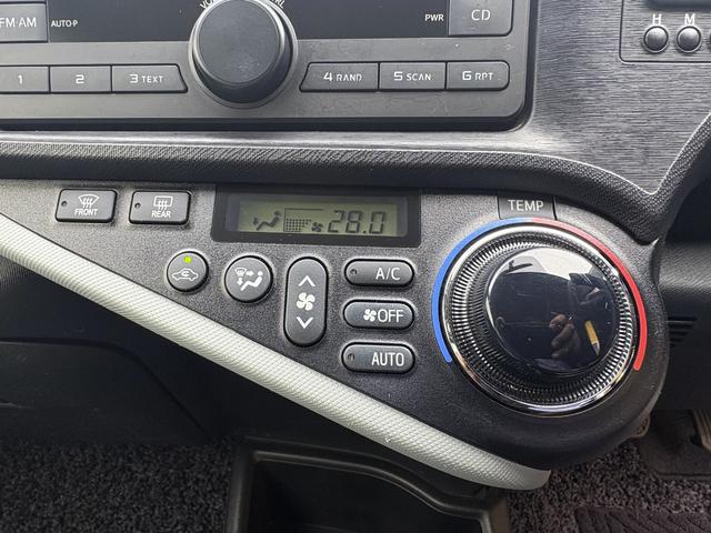 アクア Ｓ　禁煙　キーレスエントリ　安全ボディ　オートライト　ワンオーナー車　オートエアコン　デュアルエアバック　ＥＳＣ　パワーウィンドウ　ＳＲＳ　パワーステアリング　ＡＢＳ　アイストップ（33枚目）