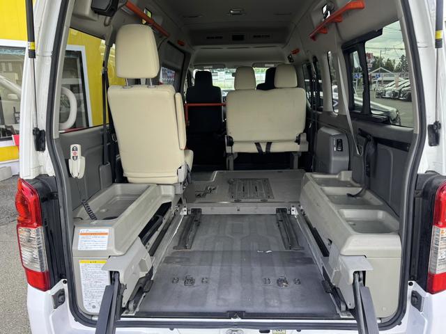 ＮＶ３５０キャラバンバン 　チェアキャブハイルーフ　福祉車両　車椅子２基　電動パワーリフト　１０人乗り　禁煙車　ナビ　バックカメラ　全方位カメラ　　衝突軽減ブレーキ　オートサイドステップ　１オーナー（2枚目）
