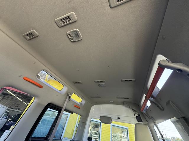 ＮＶ３５０キャラバンバン 　チェアキャブハイルーフ　福祉車両　車椅子２基　電動パワーリフト　１０人乗り　禁煙車　ナビ　バックカメラ　全方位カメラ　　衝突軽減ブレーキ　オートサイドステップ　１オーナー（19枚目）