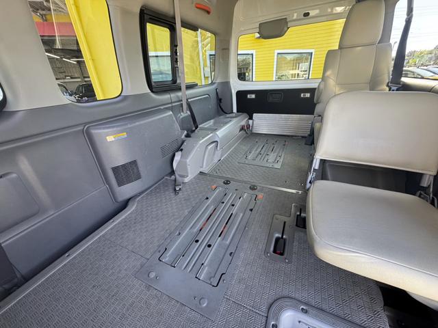 ＮＶ３５０キャラバンバン 　チェアキャブハイルーフ　福祉車両　車椅子２基　電動パワーリフト　１０人乗り　禁煙車　ナビ　バックカメラ　全方位カメラ　　衝突軽減ブレーキ　オートサイドステップ　１オーナー（20枚目）