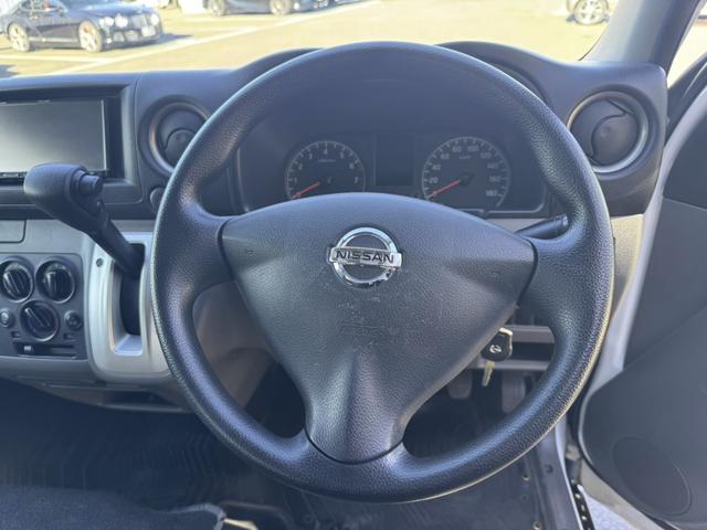 ＮＶ３５０キャラバンバン 　チェアキャブハイルーフ　福祉車両　車椅子２基　電動パワーリフト　１０人乗り　禁煙車　ナビ　バックカメラ　全方位カメラ　　衝突軽減ブレーキ　オートサイドステップ　１オーナー（25枚目）