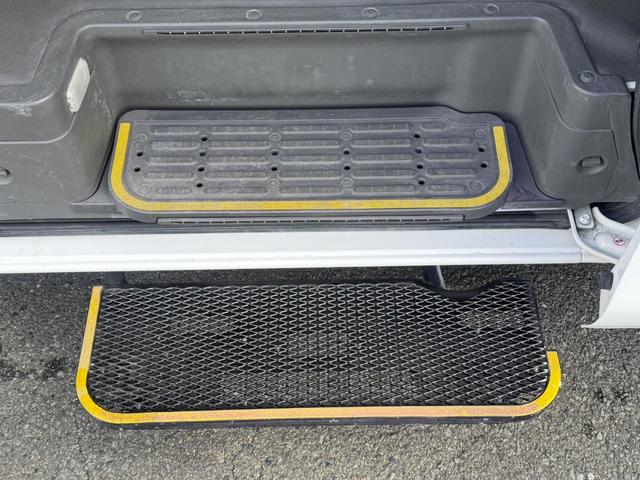 ＮＶ３５０キャラバンバン 　チェアキャブハイルーフ　福祉車両　車椅子２基　電動パワーリフト　１０人乗り　禁煙車　ナビ　バックカメラ　全方位カメラ　　衝突軽減ブレーキ　オートサイドステップ　１オーナー（27枚目）