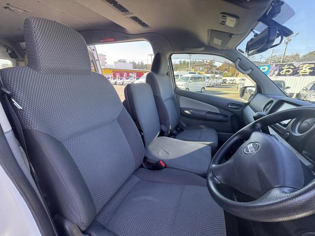 ＮＶ３５０キャラバンバン 　チェアキャブハイルーフ　福祉車両　車椅子２基　電動パワーリフト　１０人乗り　禁煙車　ナビ　バックカメラ　全方位カメラ　　衝突軽減ブレーキ　オートサイドステップ　１オーナー（48枚目）