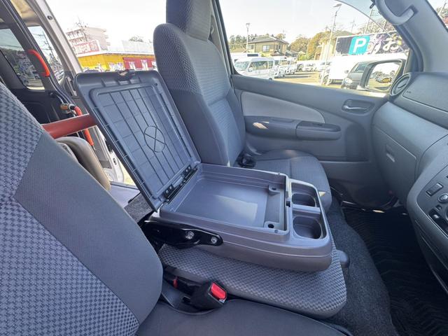ＮＶ３５０キャラバンバン 　チェアキャブハイルーフ　福祉車両　車椅子２基　電動パワーリフト　１０人乗り　禁煙車　ナビ　バックカメラ　全方位カメラ　　衝突軽減ブレーキ　オートサイドステップ　１オーナー（49枚目）
