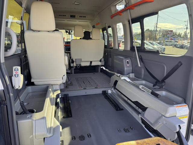 NV350キャラバンバン チェアキャブ ハイルーフ 車椅子2基 リアパワーリフト サイドスライドドア サイドオートステップ 車椅子電動固定装置 禁煙車 ナビ アラウンドビューモニター 前後ドラレコ 手すり 横滑り防止(8枚目)