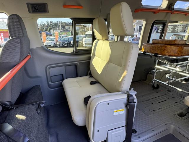 NV350キャラバンバン チェアキャブ ハイルーフ 車椅子2基 リアパワーリフト サイドスライドドア サイドオートステップ 車椅子電動固定装置 禁煙車 ナビ アラウンドビューモニター 前後ドラレコ 手すり 横滑り防止(11枚目)
