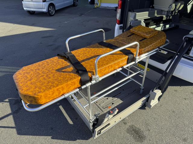 NV350キャラバンバン チェアキャブ ハイルーフ 車椅子2基 リアパワーリフト サイドスライドドア サイドオートステップ 車椅子電動固定装置 禁煙車 ナビ アラウンドビューモニター 前後ドラレコ 手すり 横滑り防止(34枚目)