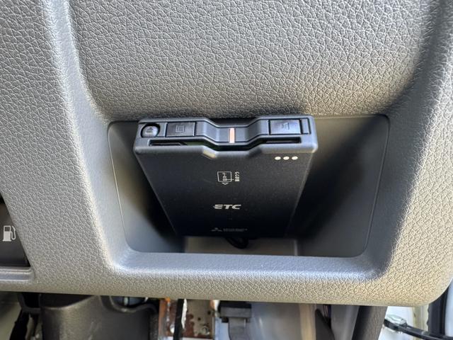 NV350キャラバンバン チェアキャブ ハイルーフ 車椅子2基 リアパワーリフト サイドスライドドア サイドオートステップ 車椅子電動固定装置 禁煙車 ナビ アラウンドビューモニター 前後ドラレコ 手すり 横滑り防止(43枚目)