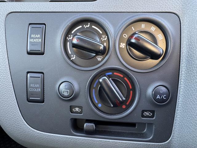 NV350キャラバンバン チェアキャブ ハイルーフ 車椅子2基 リアパワーリフト サイドスライドドア サイドオートステップ 車椅子電動固定装置 禁煙車 ナビ アラウンドビューモニター 前後ドラレコ 手すり 横滑り防止(50枚目)