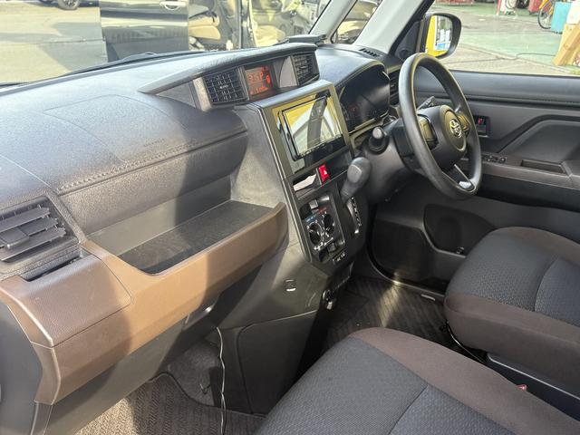 ルーミー Ｘ　ＡＣ　禁煙　ＶＳＣ　ソナー　ハイビームアシスト　ＰＷ　ＷエアＢ　イモビライザー　パワーステアリング　エアバッグ　バックモニター　フルフラット　アイドルストップ　キーレスエントリー　衝突安全ボディ（5枚目）