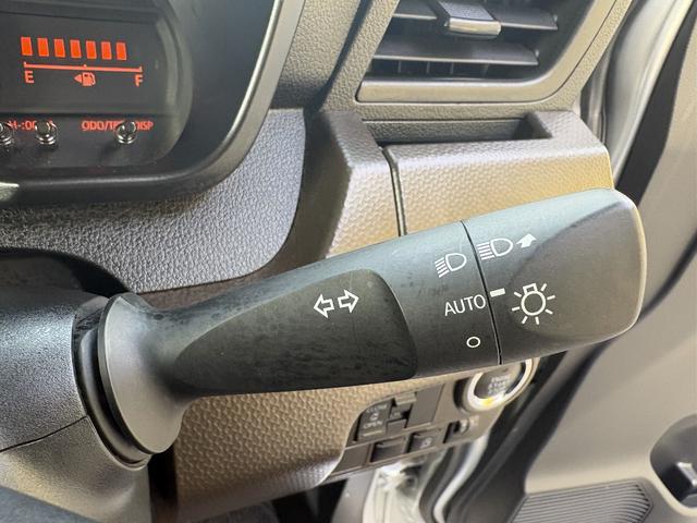 ルーミー Ｘ　ＡＣ　禁煙　ＶＳＣ　ソナー　ハイビームアシスト　ＰＷ　ＷエアＢ　イモビライザー　パワーステアリング　エアバッグ　バックモニター　フルフラット　アイドルストップ　キーレスエントリー　衝突安全ボディ（13枚目）