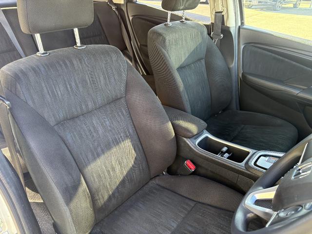 シャトル ハイブリッド　ホンダセンシング　ＬＤＡ　１オーナー　スマートキープッシュスタート　禁煙車　デュアルエアバッグ　横滑り防止　パワステ　盗難防止　パワーウインドウ　衝突安全ボディ　キーレス　ＡＢＳ　エコモード　オートクルーズ（4枚目）