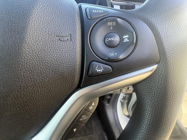シャトル ハイブリッド　ホンダセンシング　ＬＤＡ　１オーナー　スマートキープッシュスタート　禁煙車　デュアルエアバッグ　横滑り防止　パワステ　盗難防止　パワーウインドウ　衝突安全ボディ　キーレス　ＡＢＳ　エコモード　オートクルーズ（23枚目）