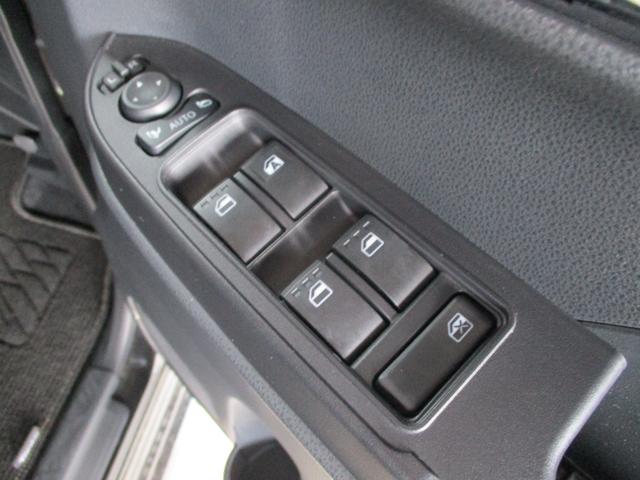 タント カスタムRS 純正9インチディスプレイオーディオ 地デジTV Bカメラ 両側パワースライドドア シートヒーター ハーフレザーシート スマアシ(18枚目)