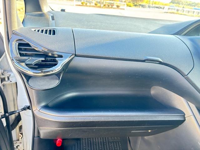 ノア ハイブリッドＸ　ハイブリットＸ　両側電動スライド　フリップダウン　ワンセグＴＶ　Ｂｌｕｅｔｏｏｔｈ　ナビ　ＥＴＣ　バックカメラ（19枚目）