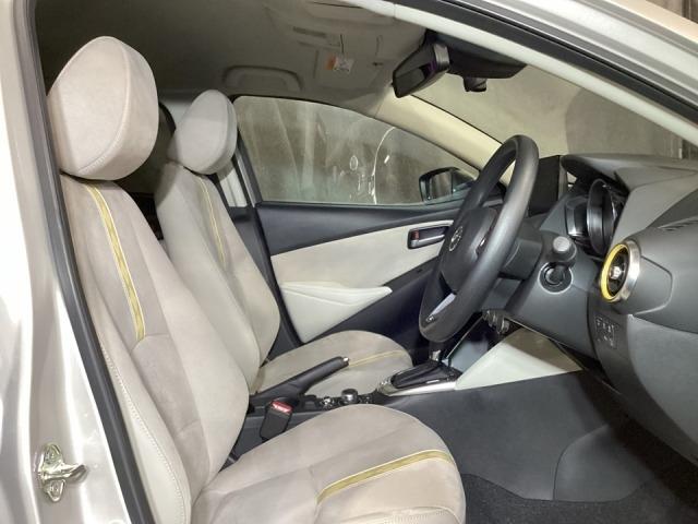 MAZDA2 1.5 15S サンリット シトラス 360カメラ ワンオーナー オートライト USB ドライブレコーダー 衝突被害軽減ブレーキ Bluetooth LEDライト レーダークルーズ フルセグTV シートヒーター DVD スマートキー(7枚目)
