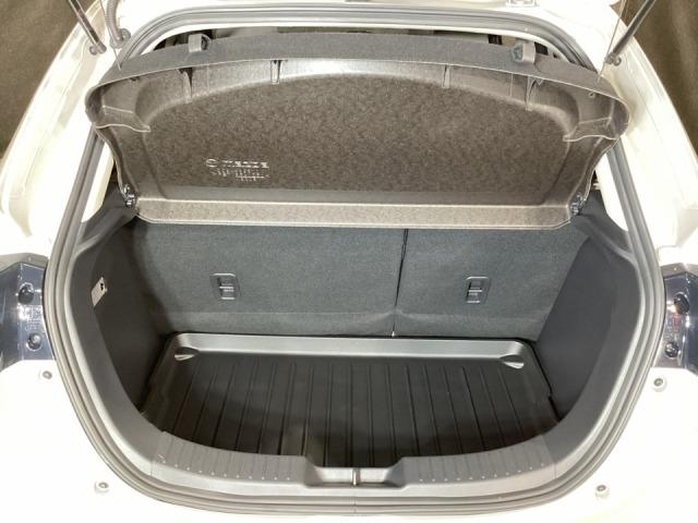 MAZDA2 1.5 15S サンリット シトラス 360カメラ ワンオーナー オートライト USB ドライブレコーダー 衝突被害軽減ブレーキ Bluetooth LEDライト レーダークルーズ フルセグTV シートヒーター DVD スマートキー(11枚目)