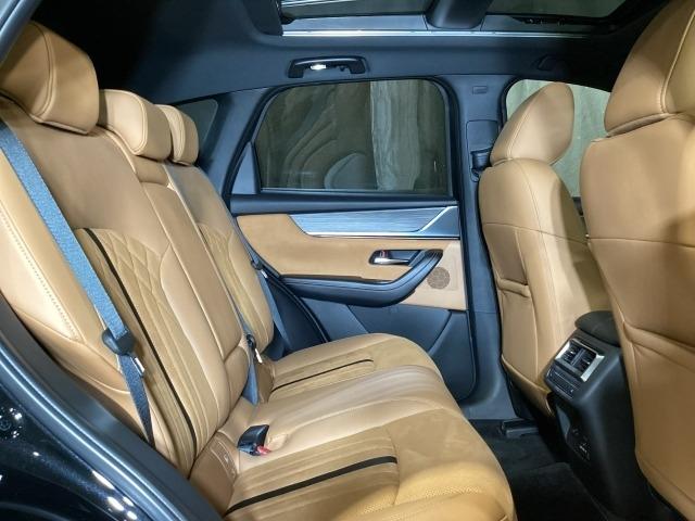 CX-60 3.3 XDハイブリッド プレミアム スポーツ ディーゼルタ パノラマサンルーフ ダブルサンルーフ シートヒー パワーゲート レーダークルコン LEDヘッドライト 車線逸脱警報装置 パワーシート スマートキー オートハイビーム フルオートエアコン 4WD ABS(10枚目)