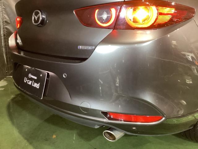 �t�����g�A���A�o���p�[�ɂ͏�Q���ւ̐ڋ߂��A���[�����Œm�点�Ă����p�[�L���O�Z���T�[����������Ă��܂��B