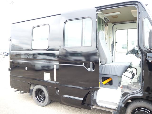移送販売車 キッチンカー ケータリングカー 移動カフェ 冷蔵コールドテーブル 作業台 シンク2槽 ステンレス給排水タンク ガスフライヤー 発電機 販売扉 販売カウンター 外部電源 換気扇2機(73枚目)
