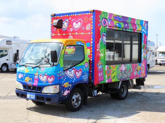 ダイナトラック 　移動販売車　キッチンカー　ケータリングカー　フードトラック　２槽シンク　１００Ｌ給排水タンク　コールドテーブル　ライティングレール　レンジフード　換気扇　外部電源　販売窓ガラスサッシ　ＬＰＧガス車（27枚目）