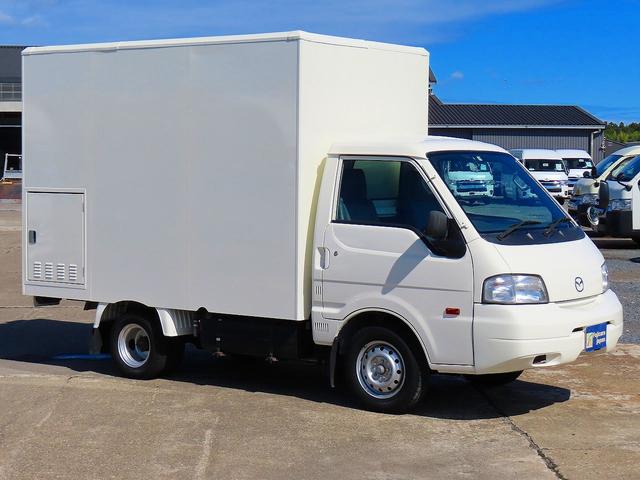 移動販売車　キッチンカー　ケータリングカー　フードトラック　８ナンバー加工車　ホンダ１６００Ｗ発電機搭載　給水タンク２００Ｌタンク　排水２００Ｌタンク　２槽シンク　給水ポンプ　冷蔵コールドテーブル　換気扇２台　ガスボンベ２本収納ＢＯＸ　外部電源　室内コンセント(59枚目)