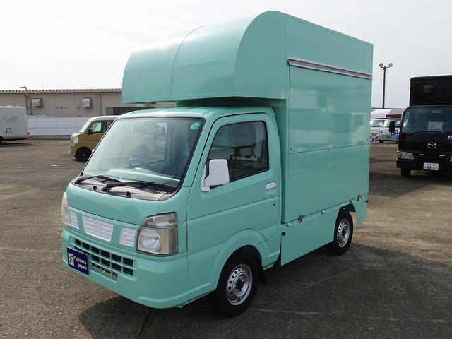 ＮＴ１００クリッパートラック ８ナンバー加工車　キッチンカー　ケータリングカー　移動販売車　２槽シンク　８０Ｌ給排水タンク　小型冷蔵庫　作業台　２面販売窓　跳ね上げ扉　アクリル窓　カウンター　ブレーカー　換気扇　外部電源　立て看板　扉付きバンク収納（60枚目）
