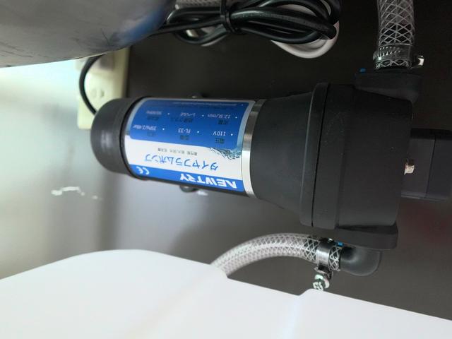 タイタンダッシュ 移動販売車 キッチンカ― ケータリングカー フードトラック 3槽シンク 200L給排水タンク 冷凍冷蔵コールドテーブル 冷蔵ショーケース ステンレス作業台 換気扇 照明 吊戸棚 外部電源 ガラス窓 シャッター サイドオーニング(14枚目)